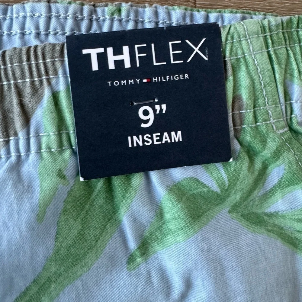 Tommy Hilfiger swim trunks NWT 9 in inseam NWT SZ 44 Tropical Palm Trees